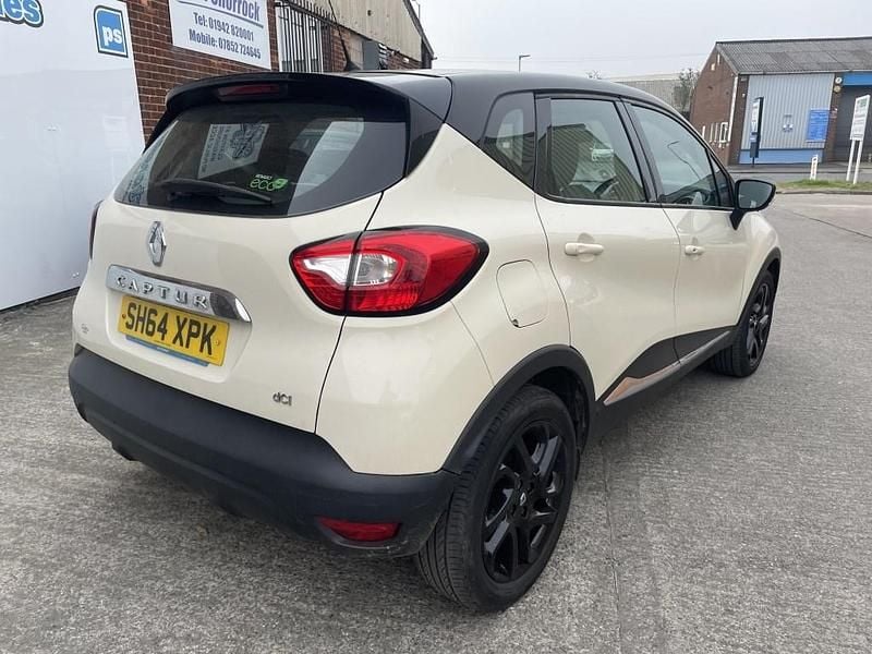 Used Renault Captur Dynamique 90 HP (66 kW) 2014 Cream/black SUV
