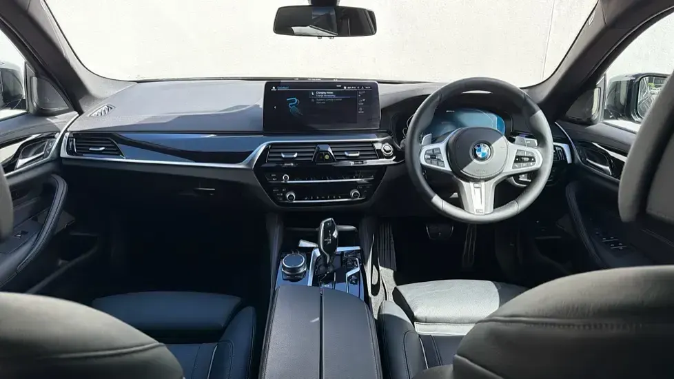 Usado BMW 530e M Sport 288 HP (211 kW) 2021 Preto