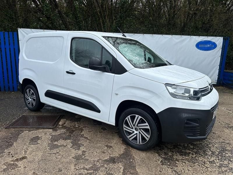 Used Citroën Berlingo 100 HP (73 kW) 2021 White MPV
