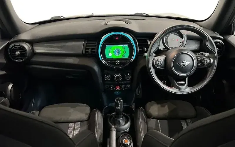 Used Mini Cooper Hatch 136 HP (100 kW) 2019 Silver Hatchback