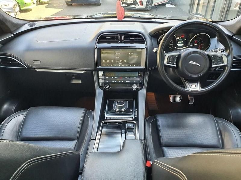 Used Jaguar F-Pace R-Sport 180 HP (132 kW) 2018 Black SUV