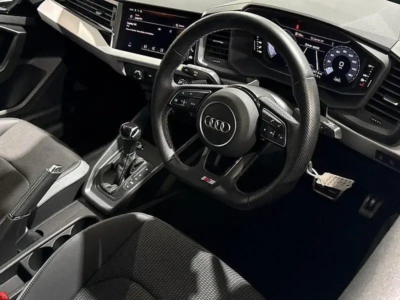 Used Audi A1 Black Edition 108 HP (79 kW) 2024 Blue SUV