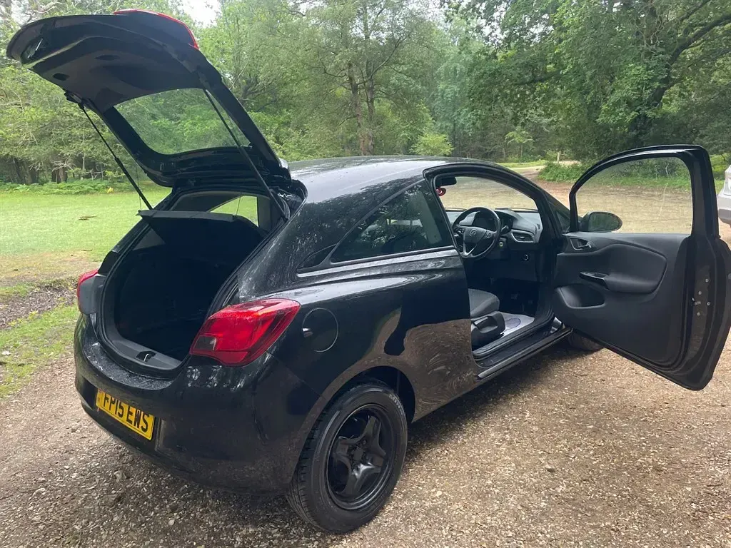 Used Vauxhall Corsa Design Edition 89 HP (65 kW) 2015 Black Hatchback