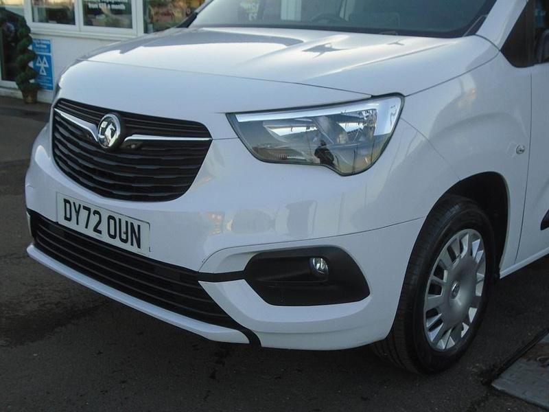 Used Vauxhall Combo Sportive 100 HP (73 kW) 2022 White MPV