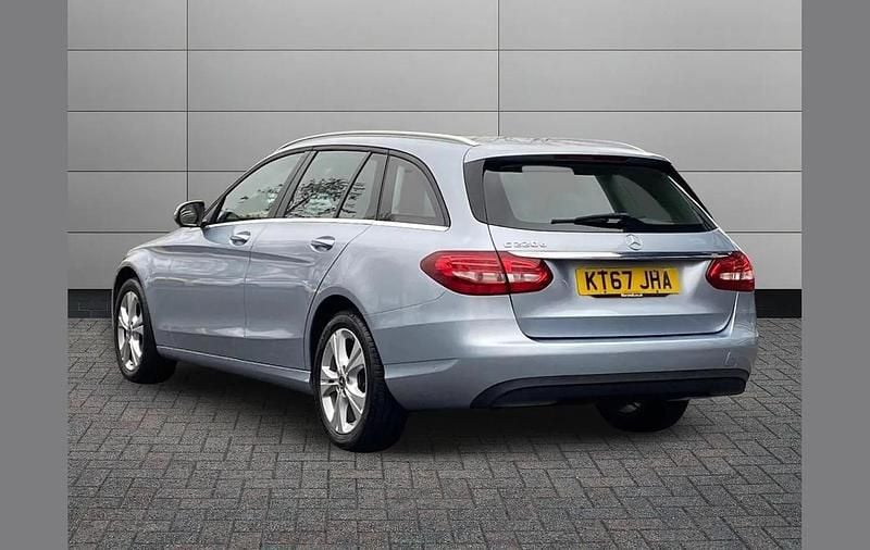 Begagnad Mercedes C220 Executive 170 HK (125 kW) 2017 Silver Kombi