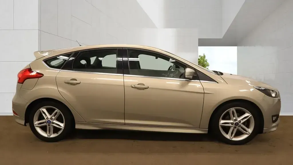 Used Ford Focus Zetec 2016 Silver Hatchback