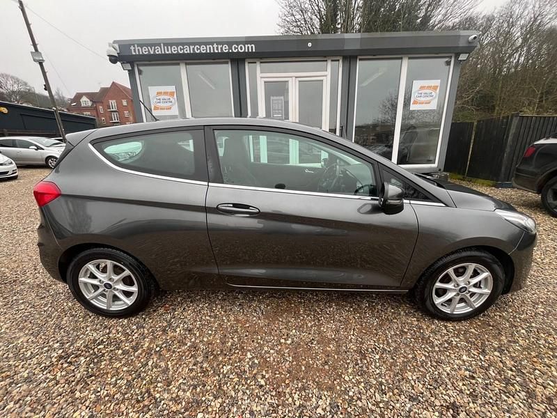 Used Ford Fiesta Zetec 100 HP (73 kW) 2018 Grey Hatchback