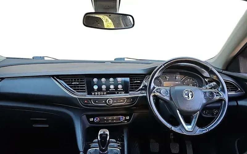 Used Vauxhall Insignia 110 HP (80 kW) 2018 Red Estate