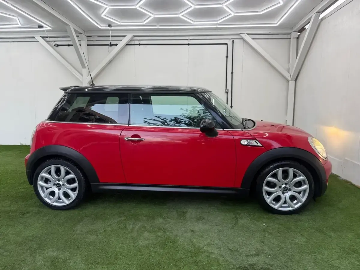 Begagnad Mini Cooper S Hatch 2008 Röd Halvkombi