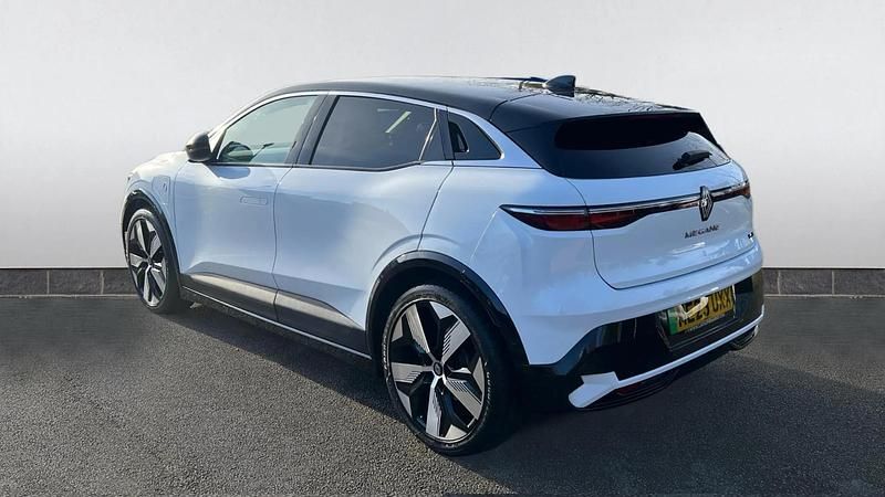Used Renault Megane E-Tech Techno 159 kW (217 HP) 2023 White/black Hatchback