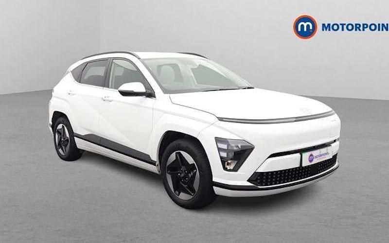 White Used 2025 Hyundai Kona Advanced SUV | £22,399 (Good price) - Image 1/4