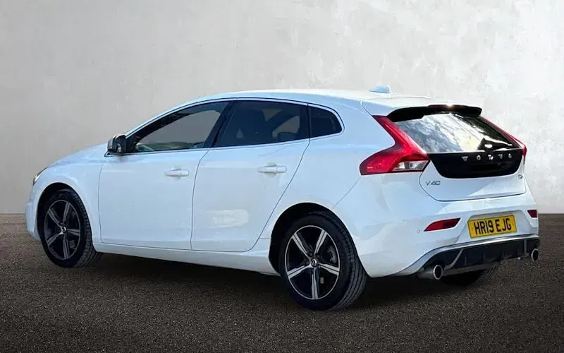 Begagnad Volvo V40 R-Design 122 HK (89 kW) 2019 Halvkombi