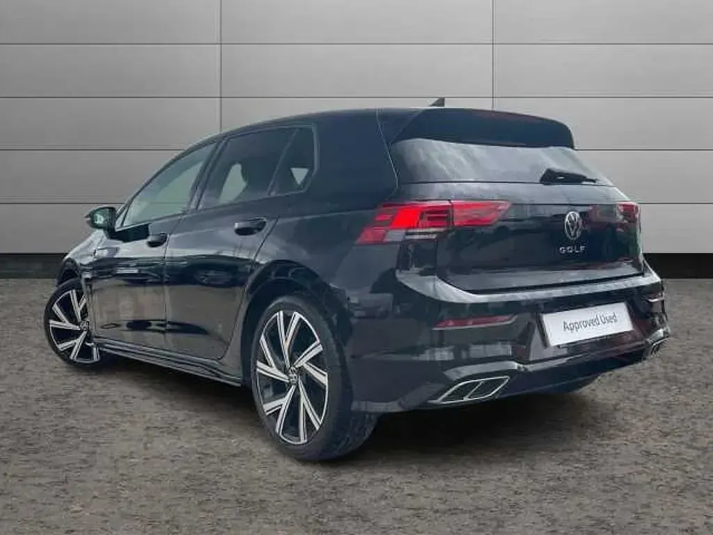 Usado VW Golf VIII R-line 130 HP (95 kW) 2022 Preto Citadino