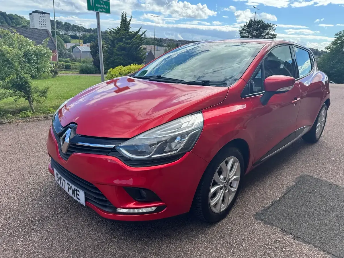 Used Renault Clio Dynamique 75 HP (55 kW) 2017 Red Hatchback