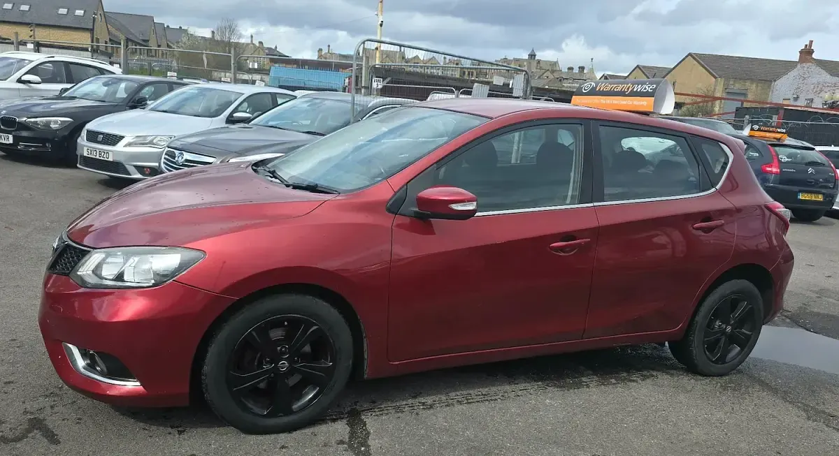 Used Nissan Pulsar Acenta 110 HP (80 kW) 2015 Red Hatchback