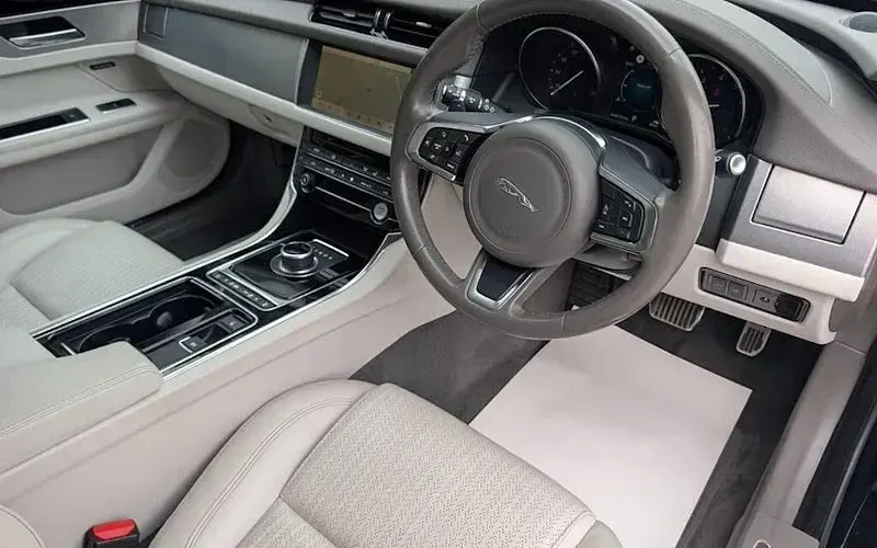 Used Jaguar XF Prestige 250 HP (183 kW) 2019 Black Sedan