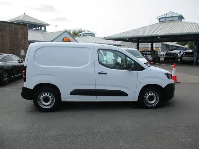 Used Peugeot Partner 2019 White MPV