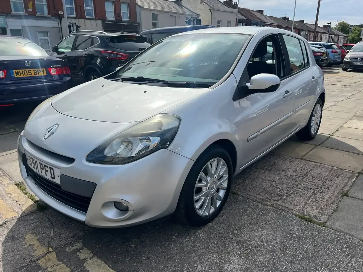 Used Renault Clio Dynamique 2011 Silver Hatchback