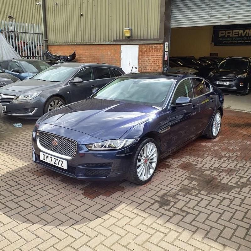 Used Jaguar XE Portfolio 180 HP (132 kW) 2017 Blue Sedan