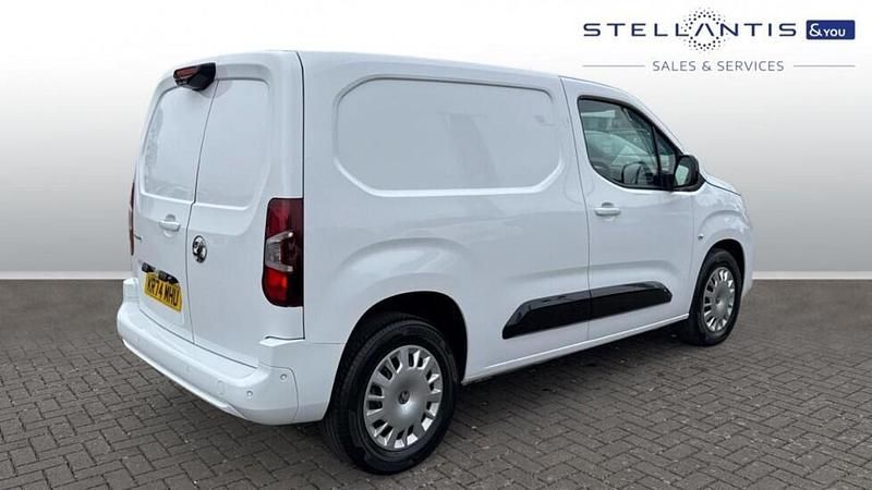 Used Vauxhall Combo 98 kW (134 HP) 2024 White MPV
