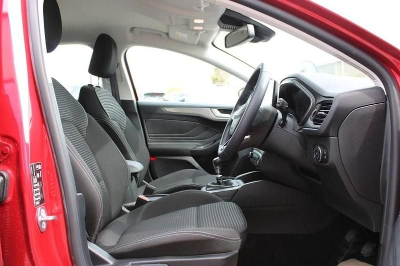 Używany Ford Focus Titanium 155 KM (114 kW) 2023 Czerwony Hatchback