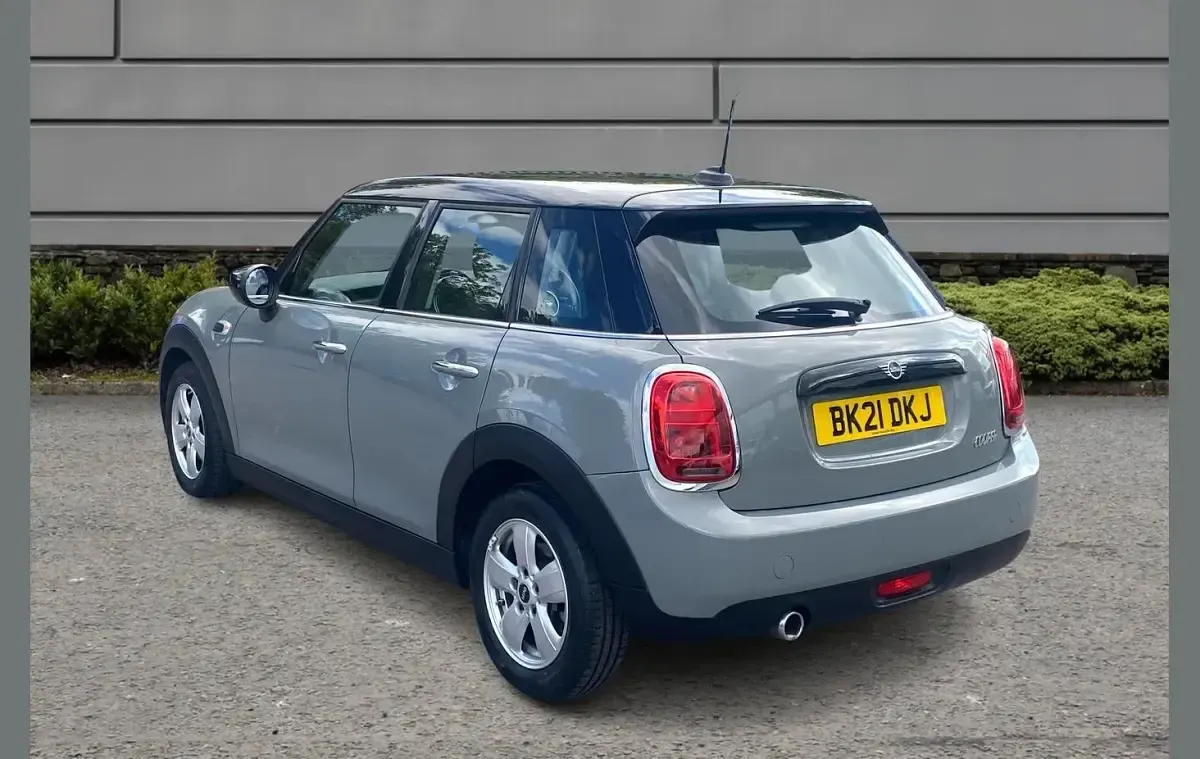 Begagnad Mini Cooper Classic 134 HK (98 kW) 2021 Grå Halvkombi
