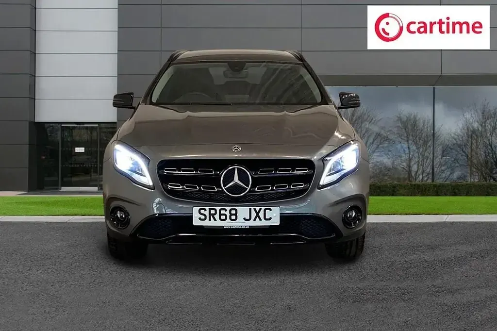 Usado Mercedes GLA180 Urban 122 HP (89 kW) 2018 Cinzento SUV