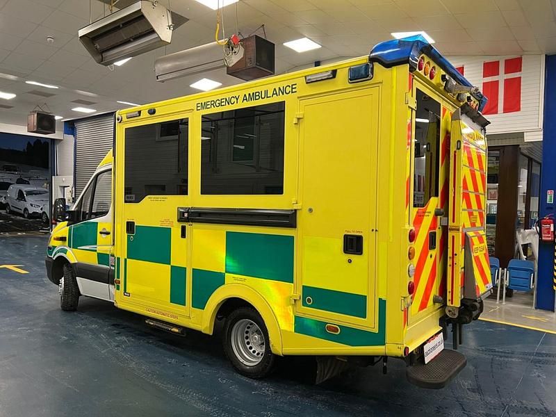 Used Mercedes Sprinter 190 HP (139 kW) 2015 Yellow Van