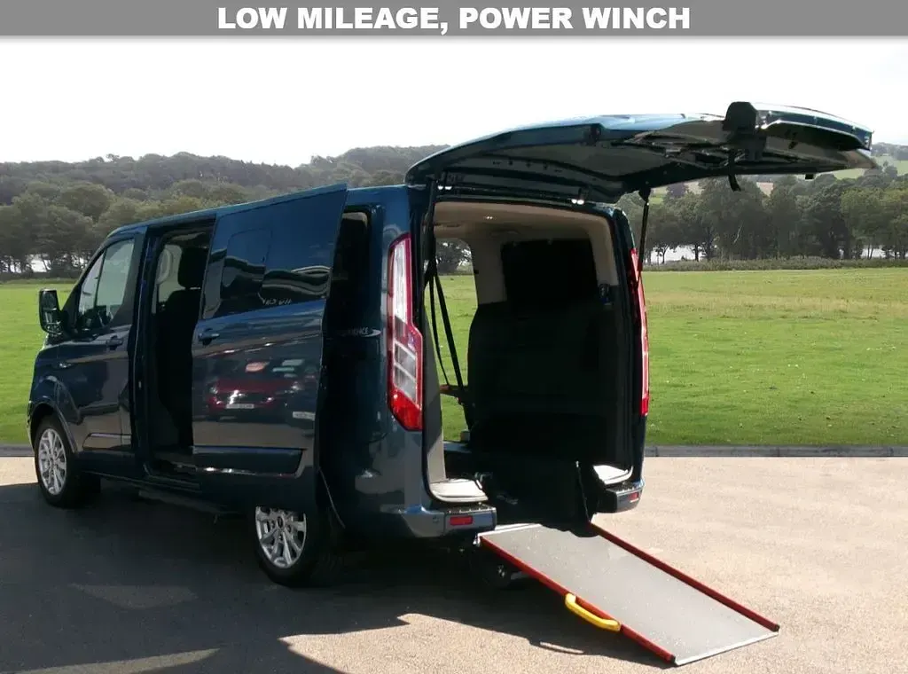 Used Ford Tourneo Titanium 130 HP (95 kW) 2021 Blue MPV