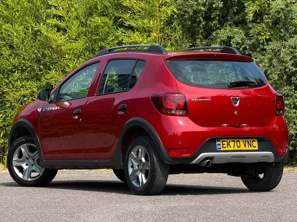 Used Dacia Sandero Comfort 90 HP (66 kW) 2020 Red Hatchback