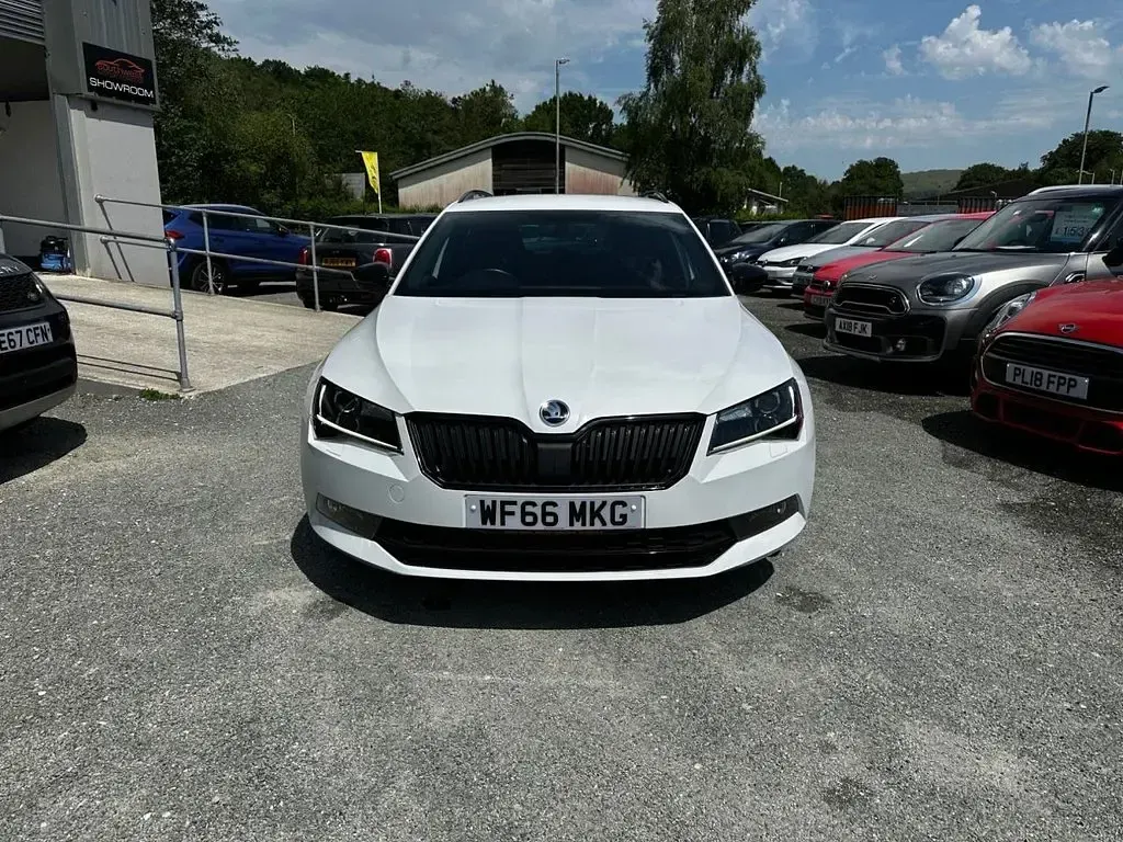 Used Skoda Superb SportLine 190 HP (139 kW) 2016 White Estate