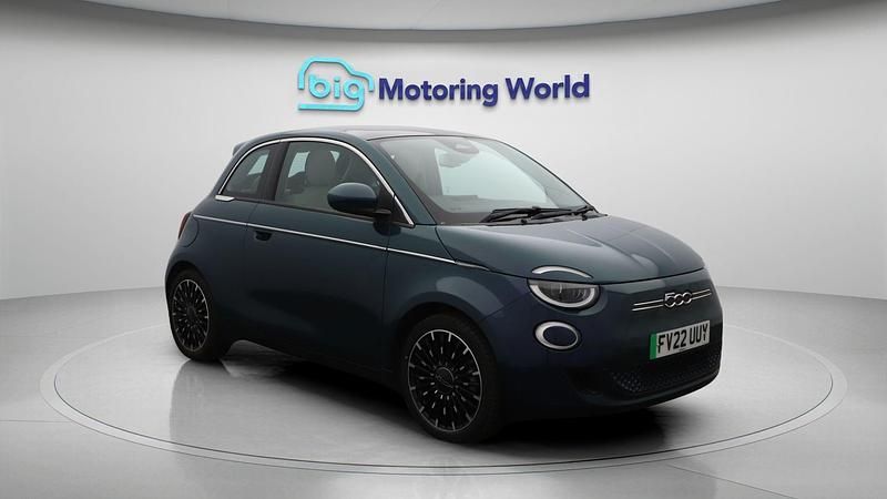 Used 2022 Fiat 500e La Prima Hatchback | £13,700 (Fair price) - Image 1/4