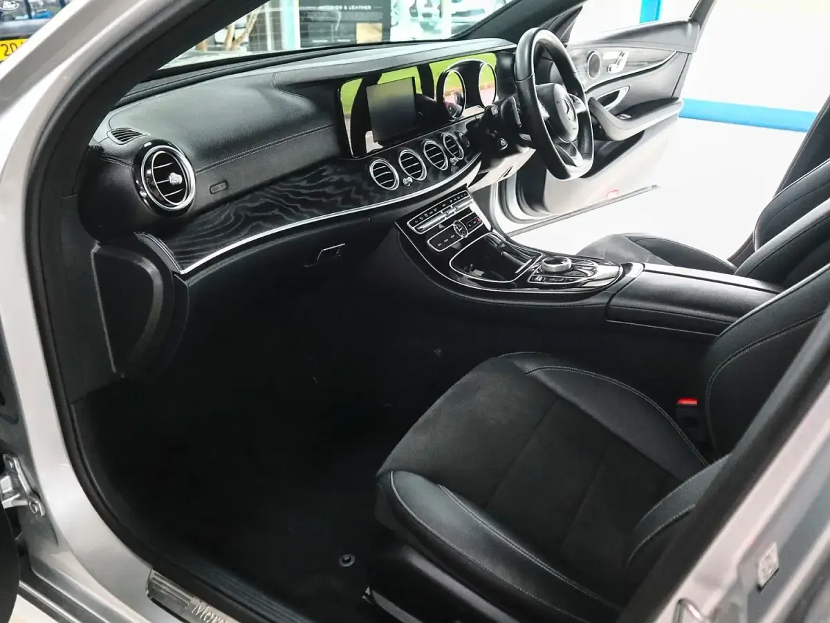 Gebraucht Mercedes E220 AMG Line Premium 194 PS (142 kW) 2018 Silber Limousine