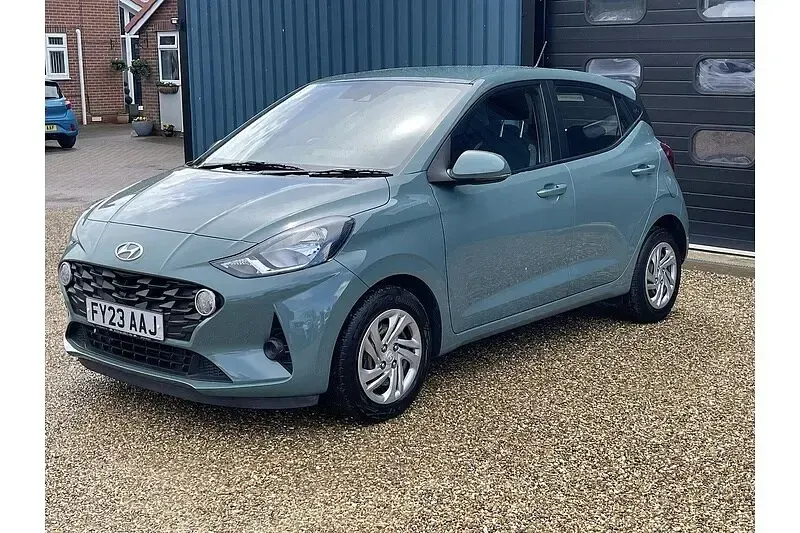 Used Hyundai i10 SE 67 HP (49 kW) 2023 Green Hatchback