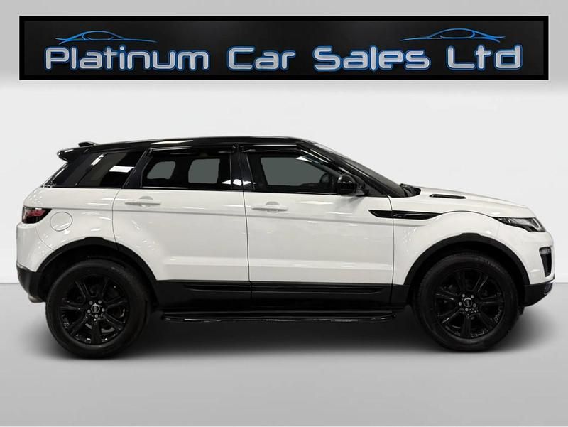 Used Land Rover Range Rover evoque SE 2017 White Estate