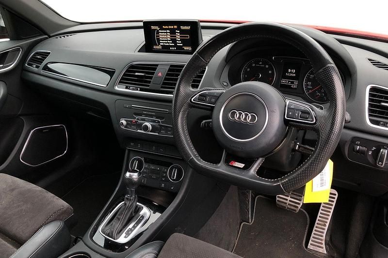 Begagnad Audi Q3 Black Edition 150 HK (110 kW) 2018 Röd SUV