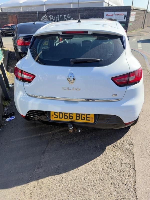 Used Renault Clio IV Dynamique 90 HP (66 kW) 2016 White Hatchback