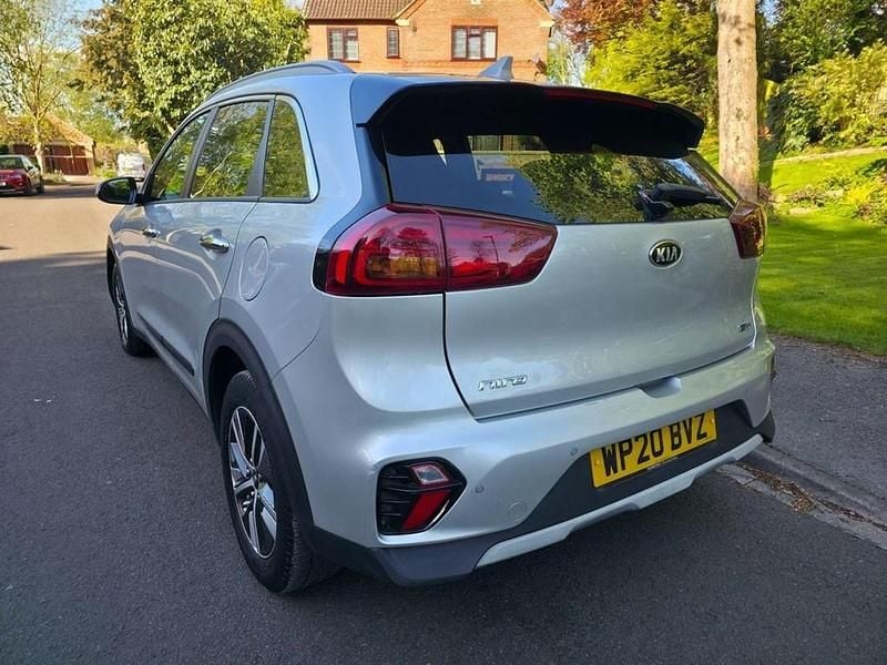Gebraucht Kia Niro 139 PS (102 kW) 2020 Silber SUV