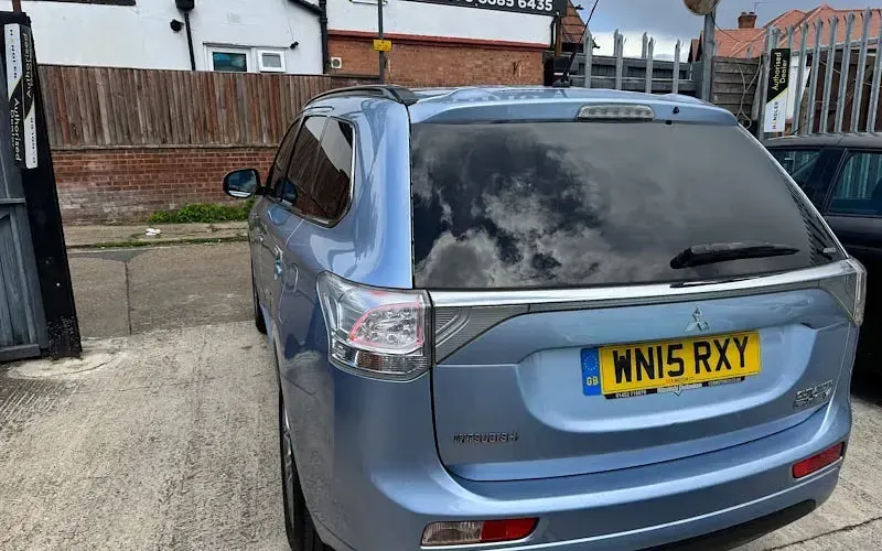 Used Mitsubishi Outlander P-HEV 200 HP (147 kW) 2015 Blue Estate