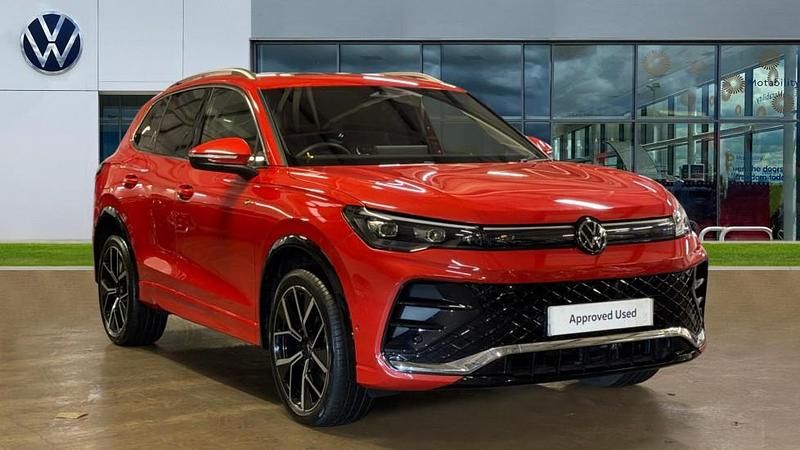 Used VW Tiguan R-line 272 HP (200 kW) 2025 Persimmon red metallic SUV