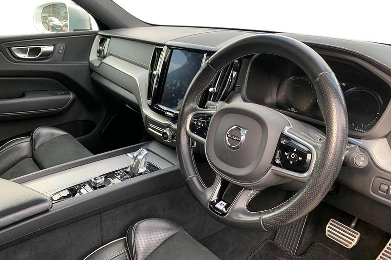 Used Volvo XC60 R-Design Pro 390 HP (286 kW) 2019 White SUV