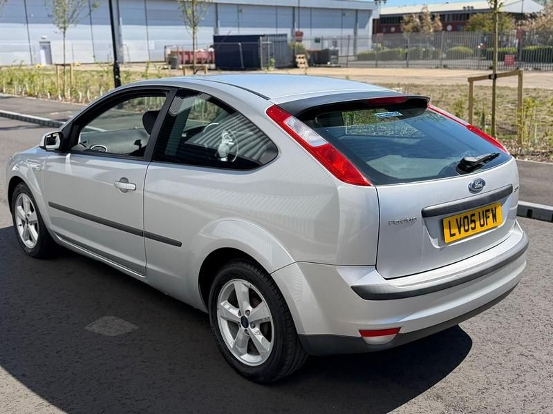 Used Ford Focus Zetec 100 HP (73 kW) 2005 Silver Hatchback