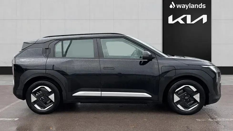 Begagnad Kia EV3 Air 150 kW (204 HK) 2025 Svart SUV