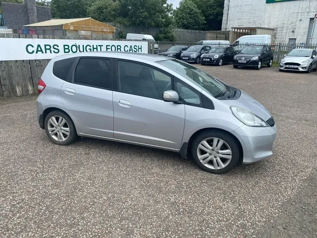 Used Honda Jazz ES 99 HP (72 kW) 2014 Silver Hatchback