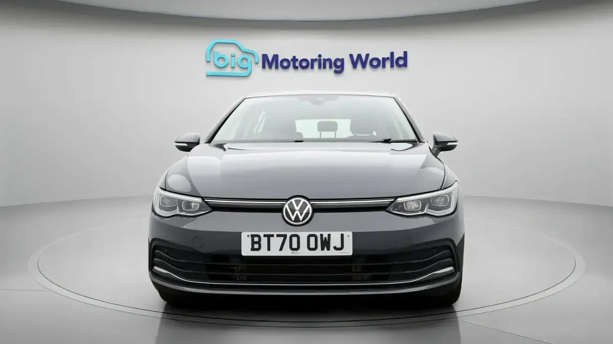 Begagnad VW Golf VIII Style 148 HK (108 kW) 2020 Grå Halvkombi