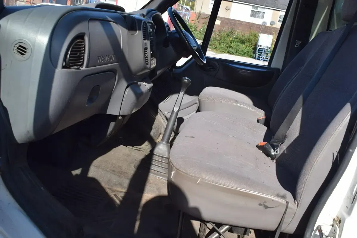 Used Ford Transit 90 HP (66 kW) 2005 White Cabriolet