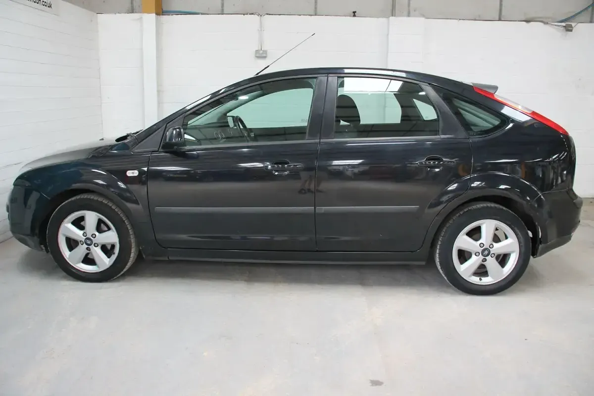 Used Ford Focus Zetec 100 HP (73 kW) 2006 Black Hatchback