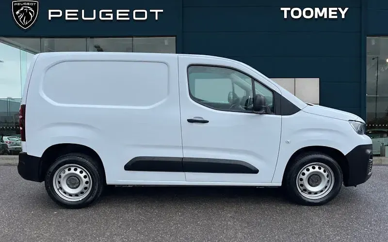 Used Peugeot Partner Premium 102 HP (75 kW) 2023 White MPV