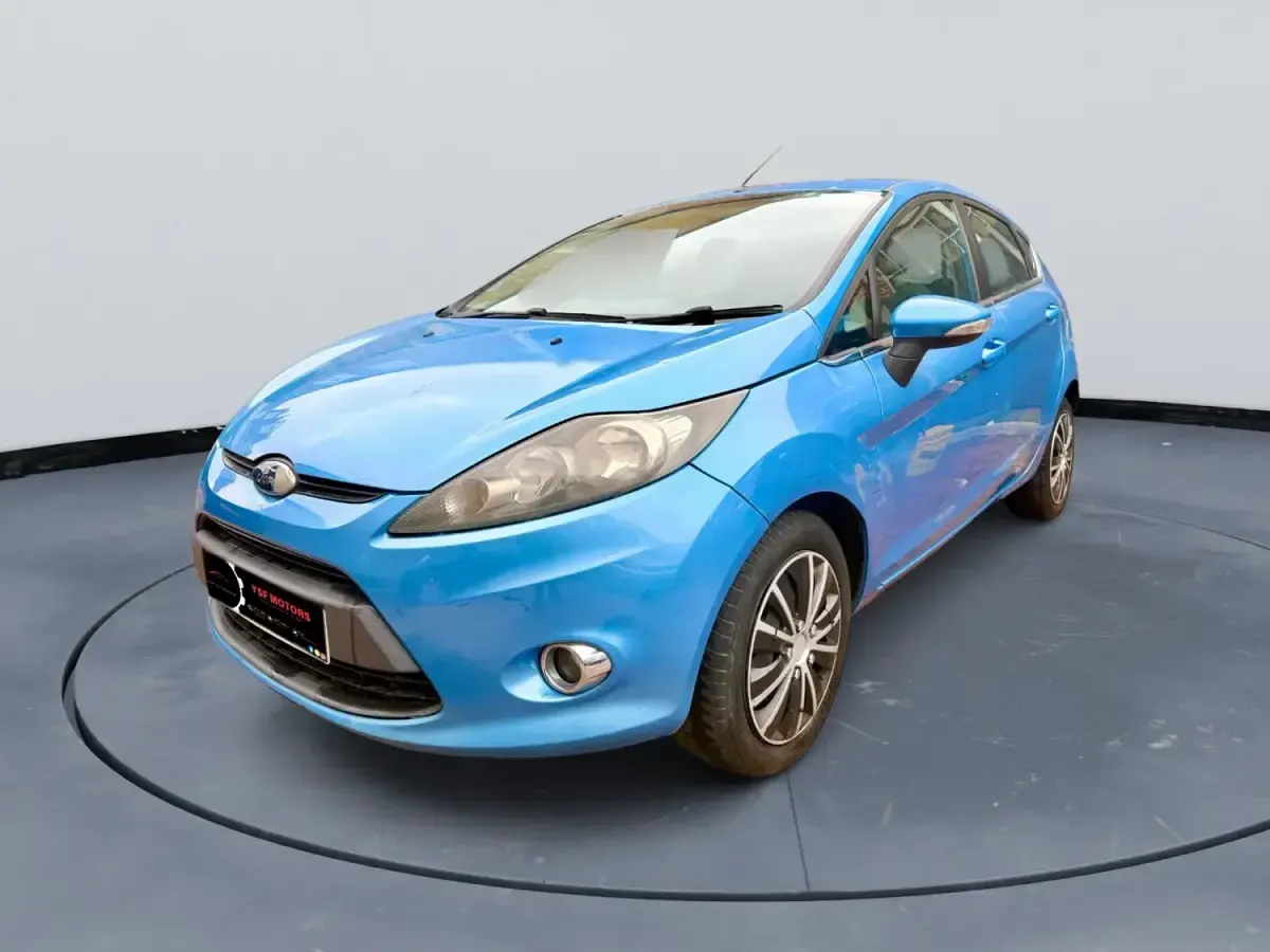 Begagnad Ford Fiesta Zetec 2010 Blå Halvkombi