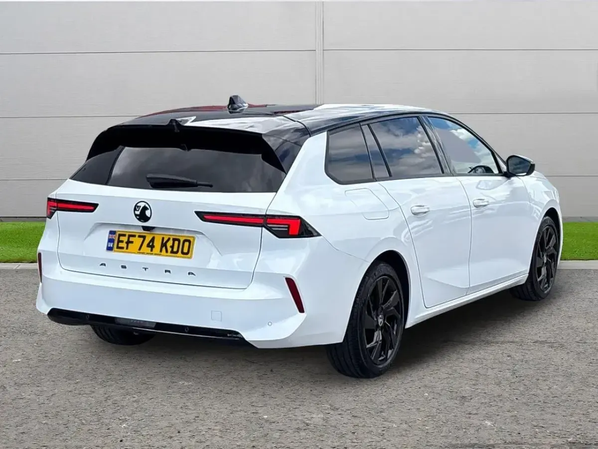 Used Vauxhall Astra S 128 HP (94 kW) 2024 White Estate